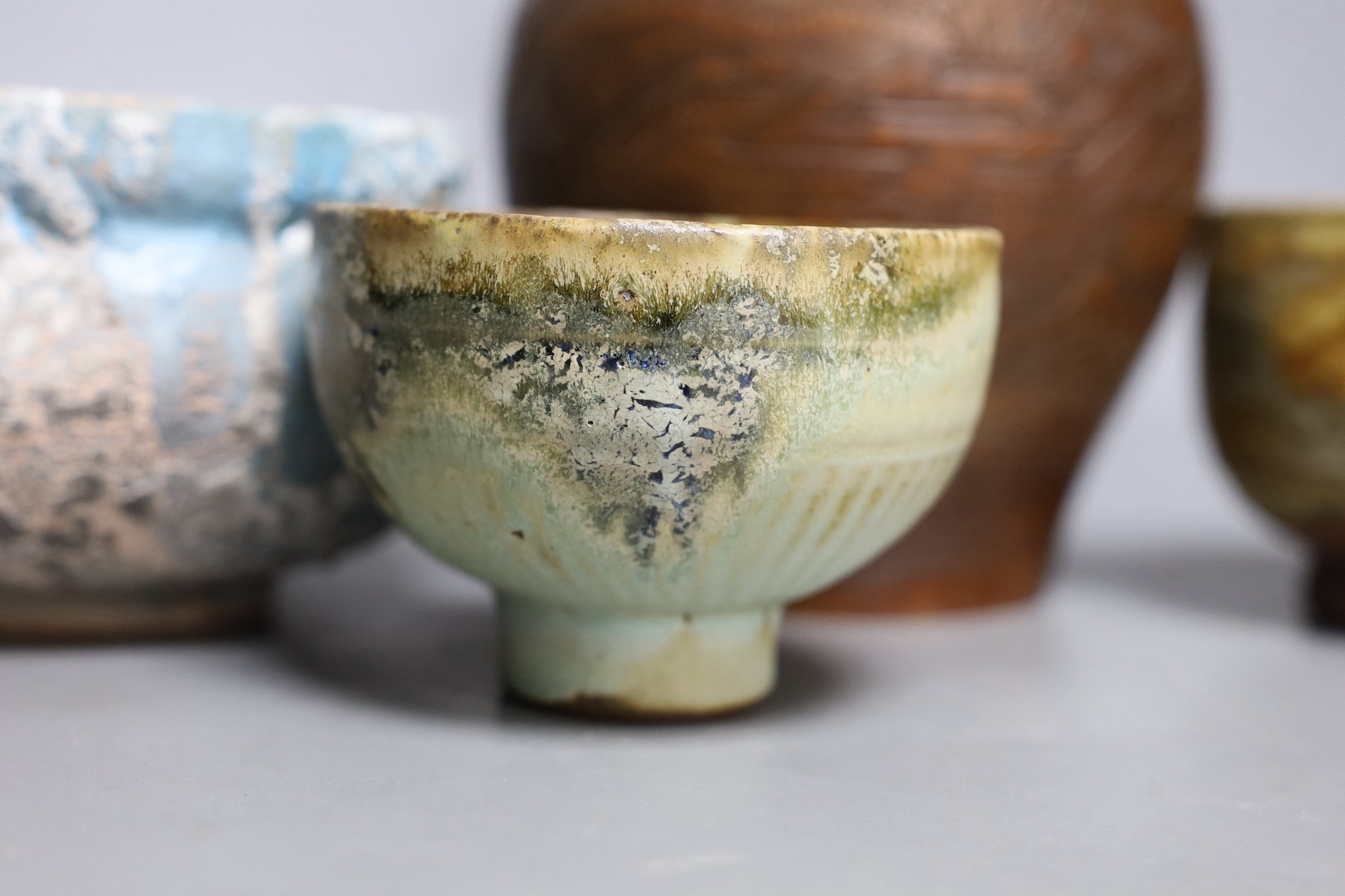 Two Japanese stoneware tea bowls (chawan), a Japanese raku bowl and a Japanese carved wood tea caddy, 19cm